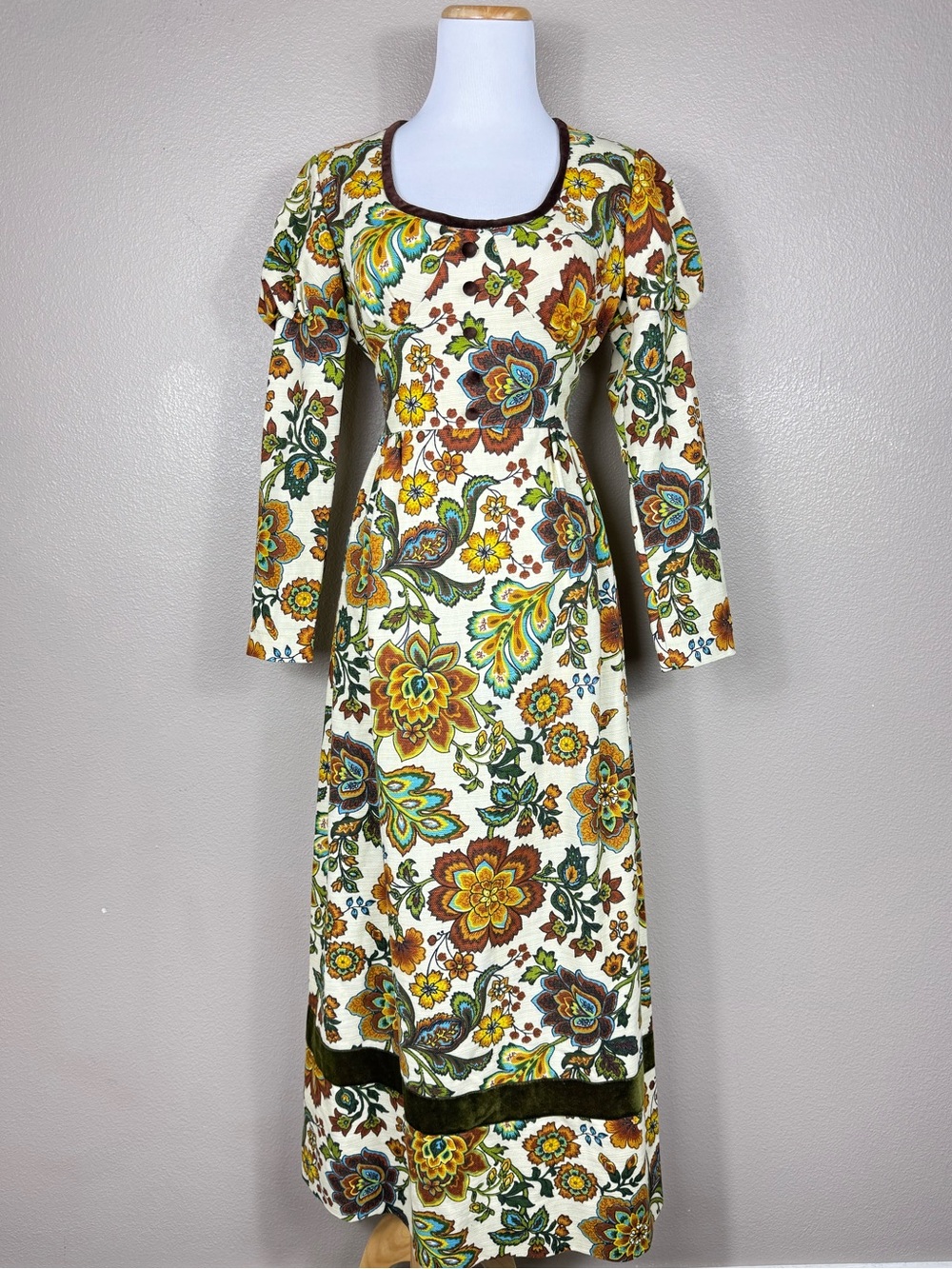 California Charmer 60’s Regency Tapestry Fabric Prairie Dress J